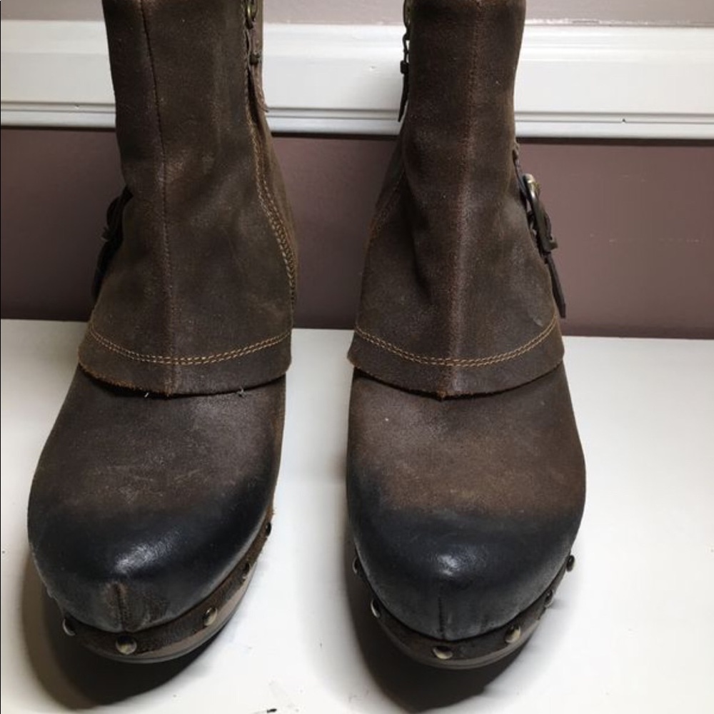 Boots - Picture 5 of 8